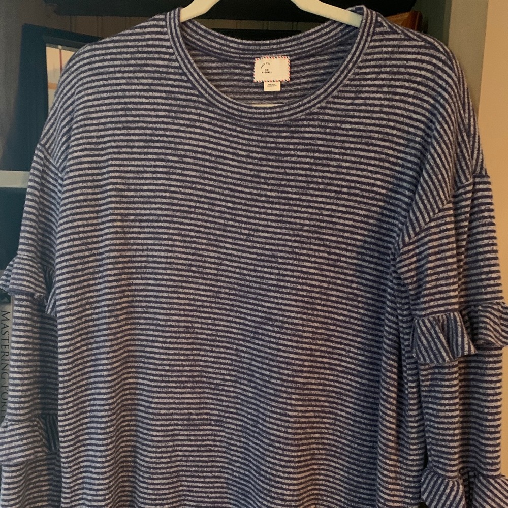 Postmark Anthropologie tunic. Ruffled sleeves
